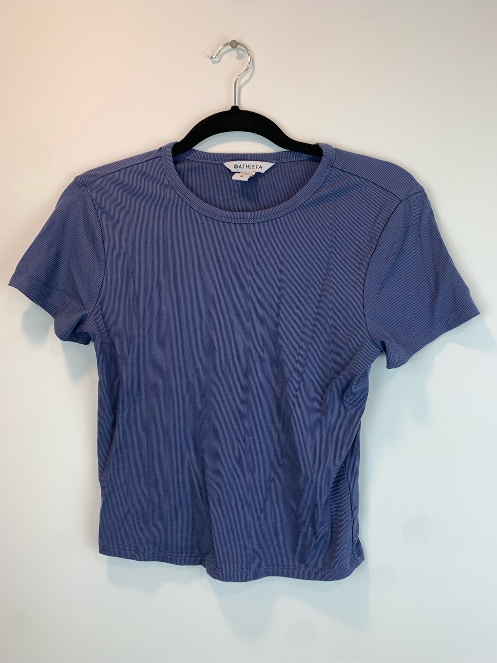 Athleta cropped ribbed t shirt sz M workout athleisure hiking outdoor casual